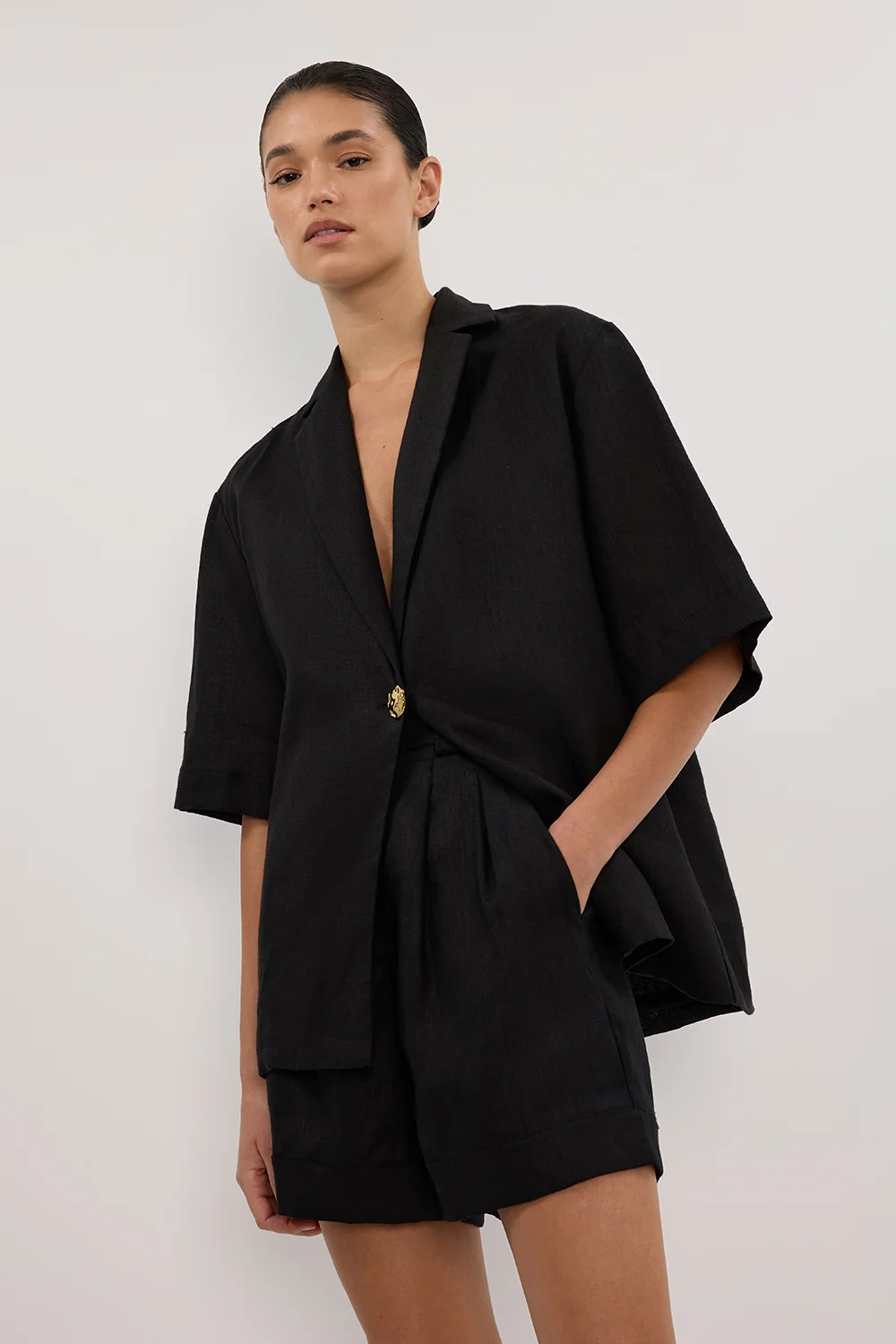 ALONDRA BLACK LINEN SHORT - Image 2