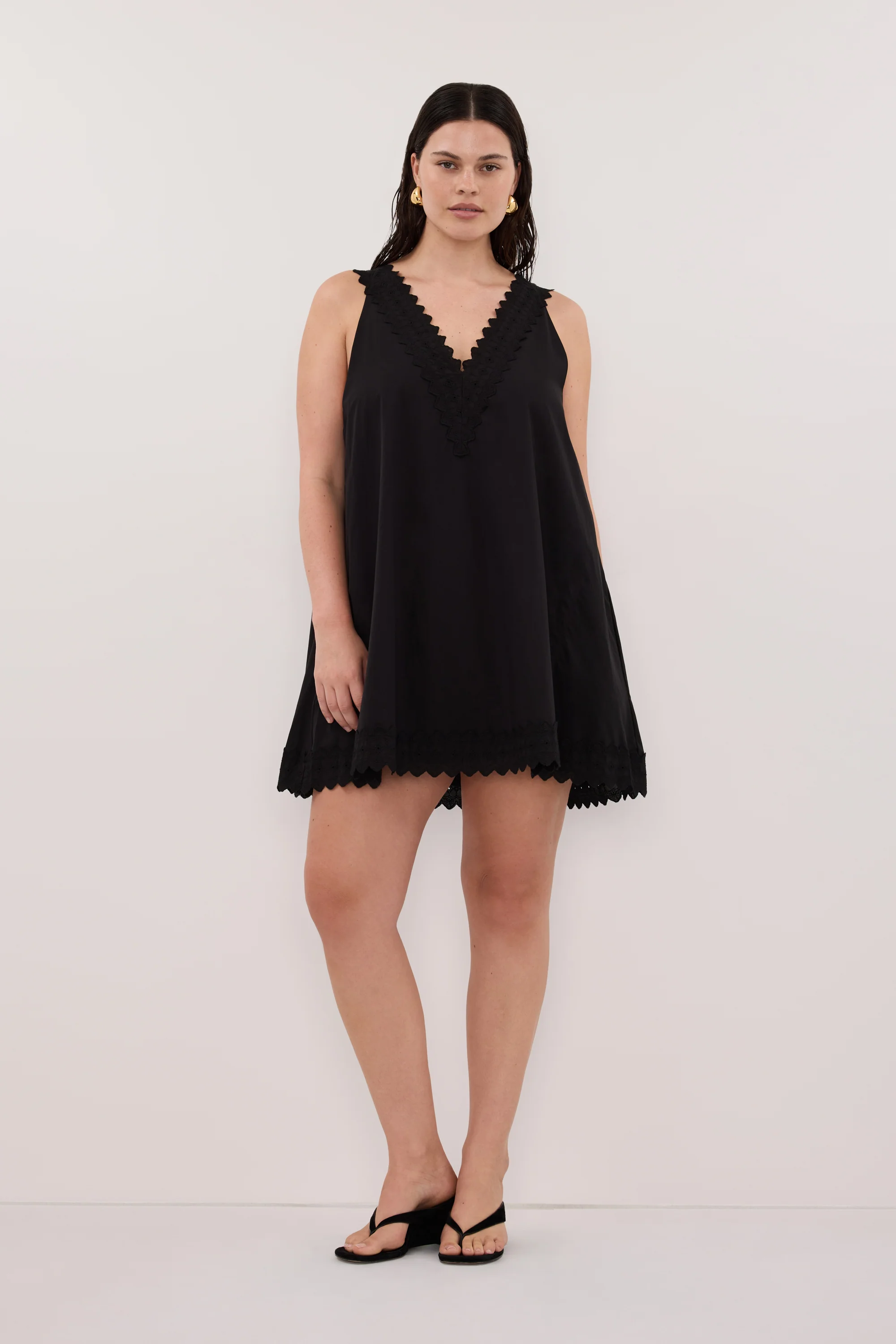 ANNABEL BLACK SLEEVELESS V NECK MINI DRESS - Image 6
