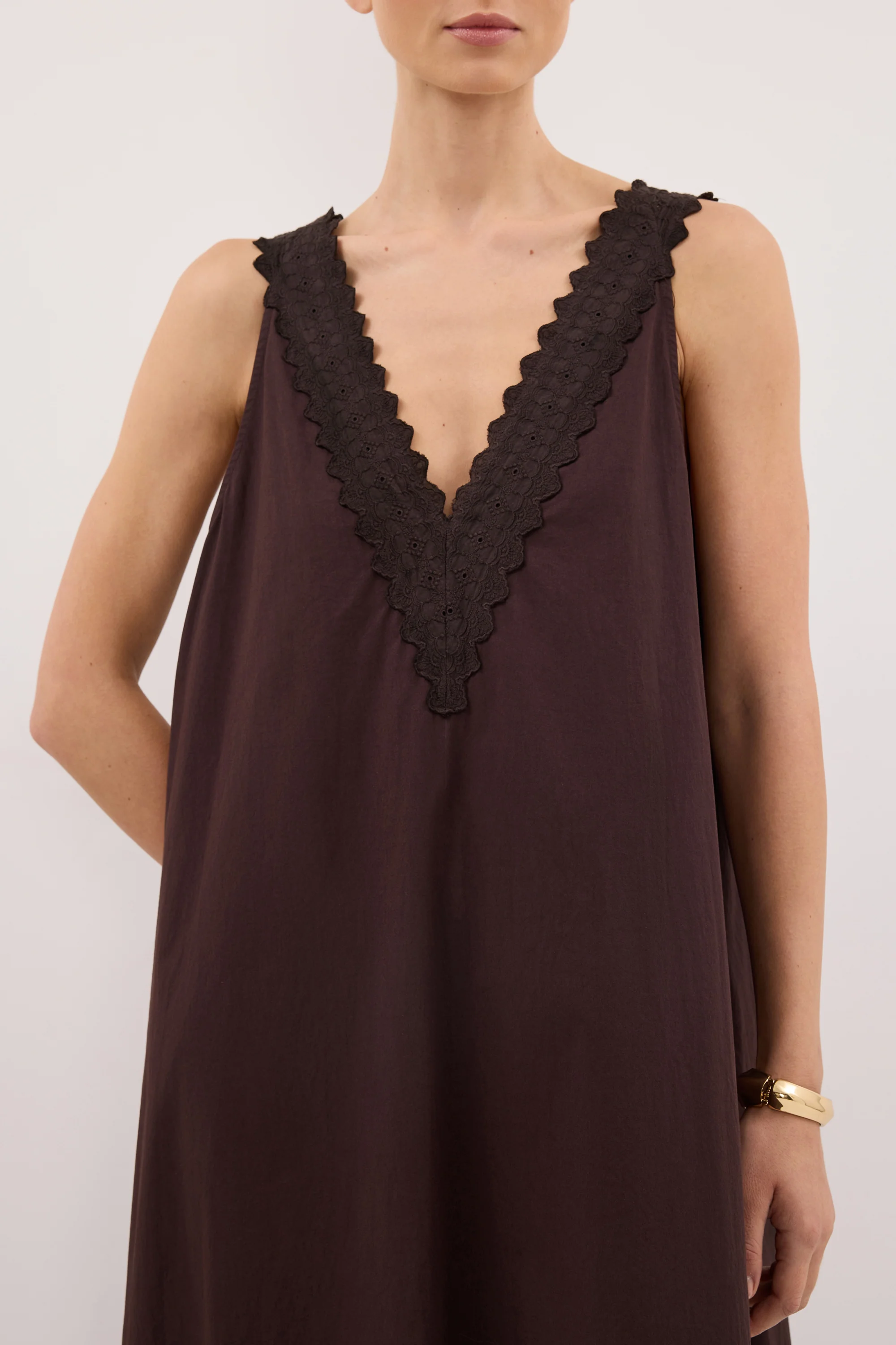 ANNABEL BURNT CHOC SLEEVELESS V NECK MIDI DRESS - Image 5
