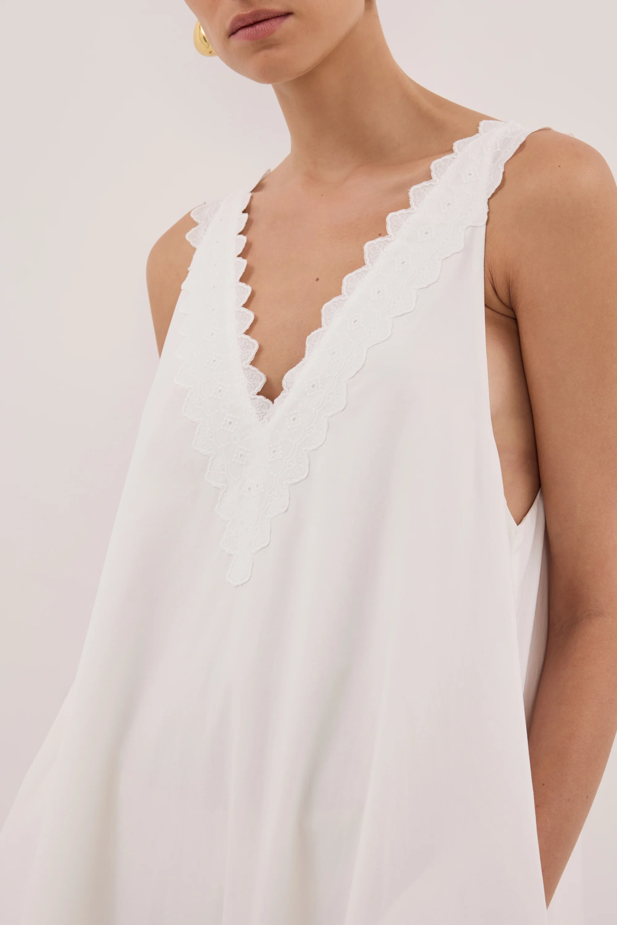 ANNABEL WHITE SLEEVELESS V NECK MIDI DRESS - Image 5