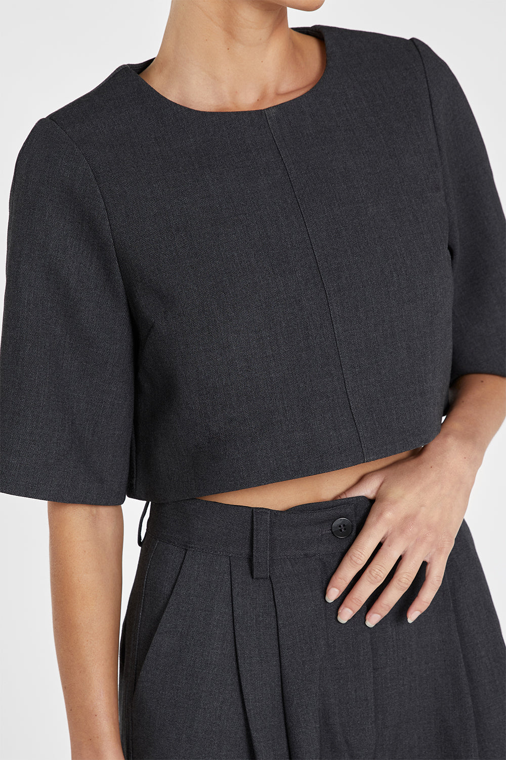CAREY CHARCOAL CROPPED TEE - Image 5