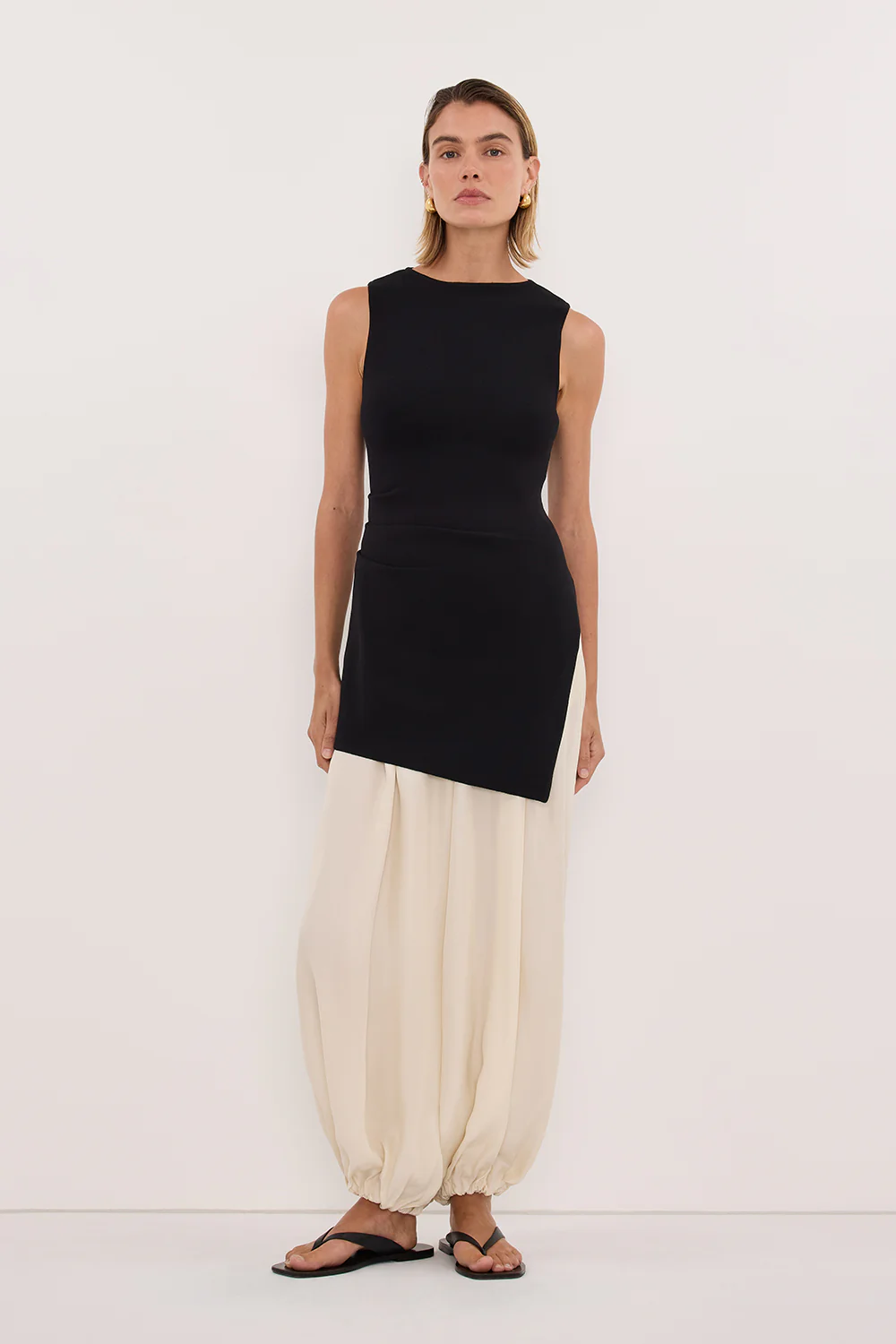 CLEO BLACK SLEEVELESS LONGLINE KNIT TOP 