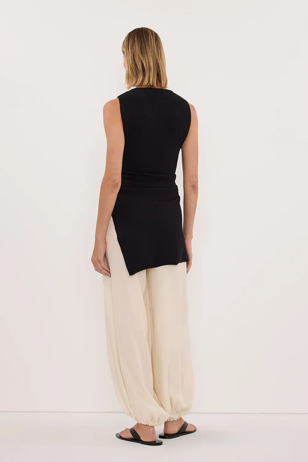 CLEO BLACK SLEEVELESS LONGLINE KNIT TOP  - Image 4