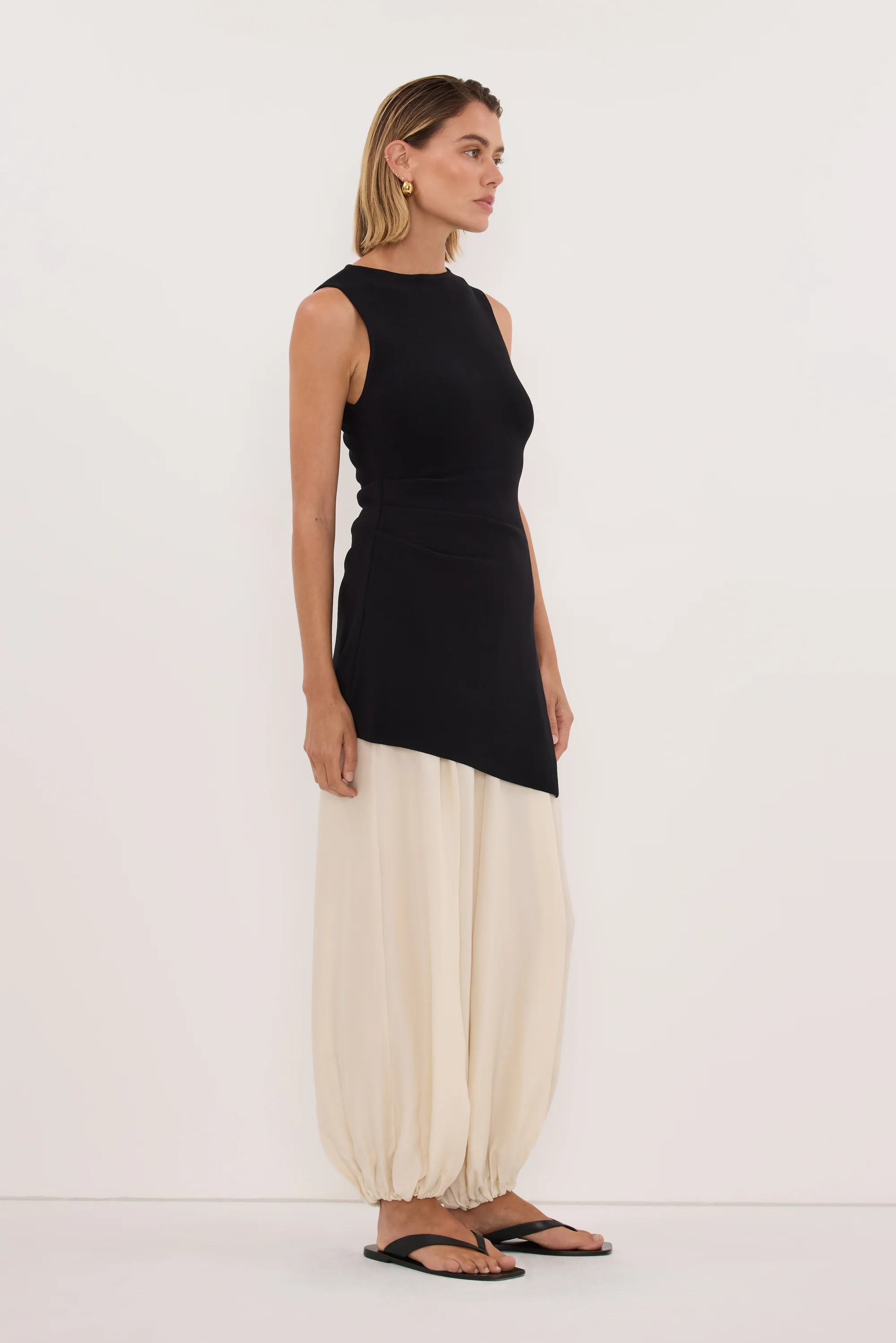 CLEO BLACK SLEEVELESS LONGLINE KNIT TOP  - Image 8