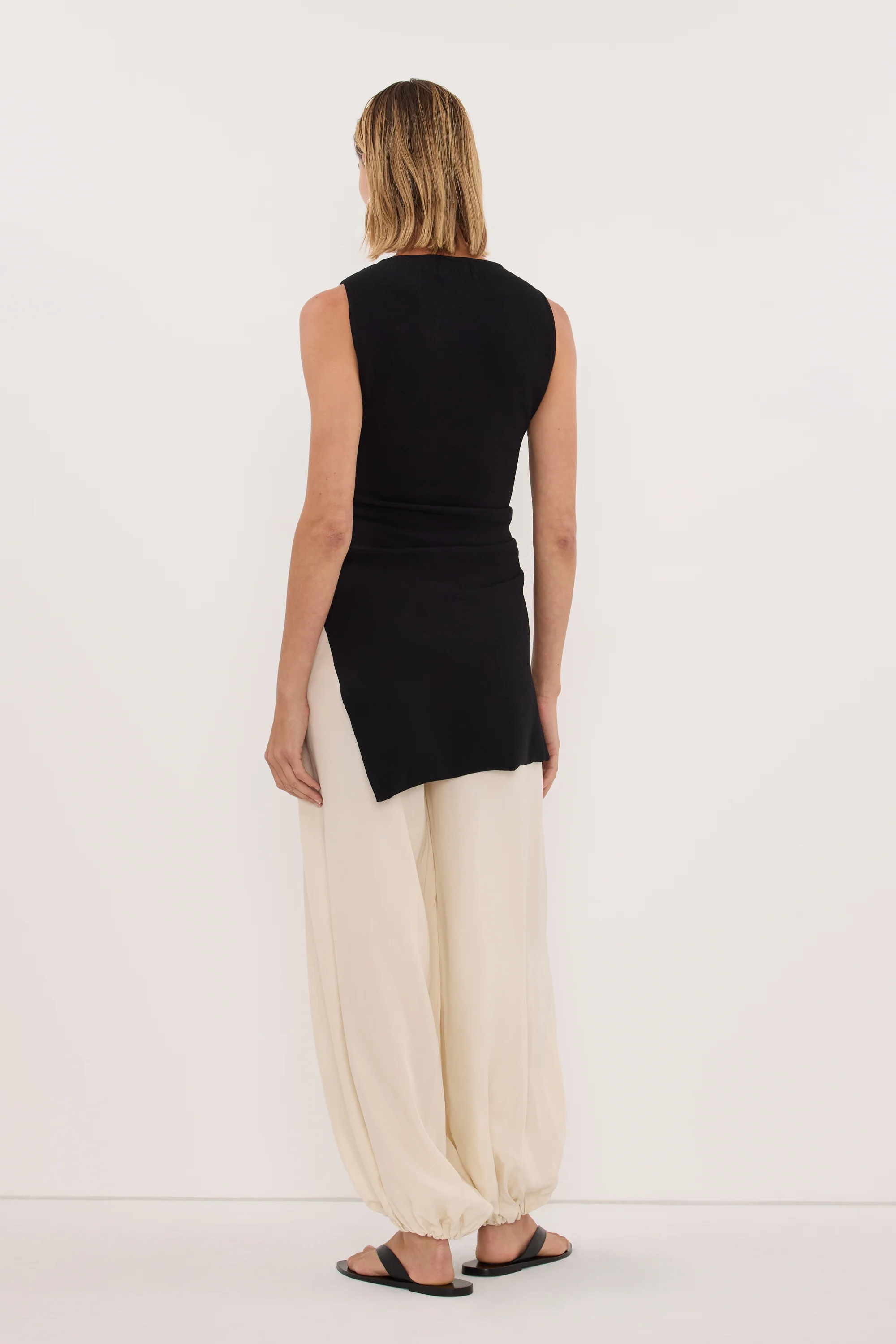 CLEO BLACK SLEEVELESS LONGLINE KNIT TOP  - Image 9