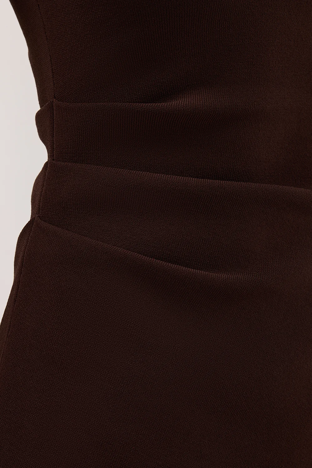 CLEO CHOC SLEEVELESS LONGLINE KNIT TOP - Image 5