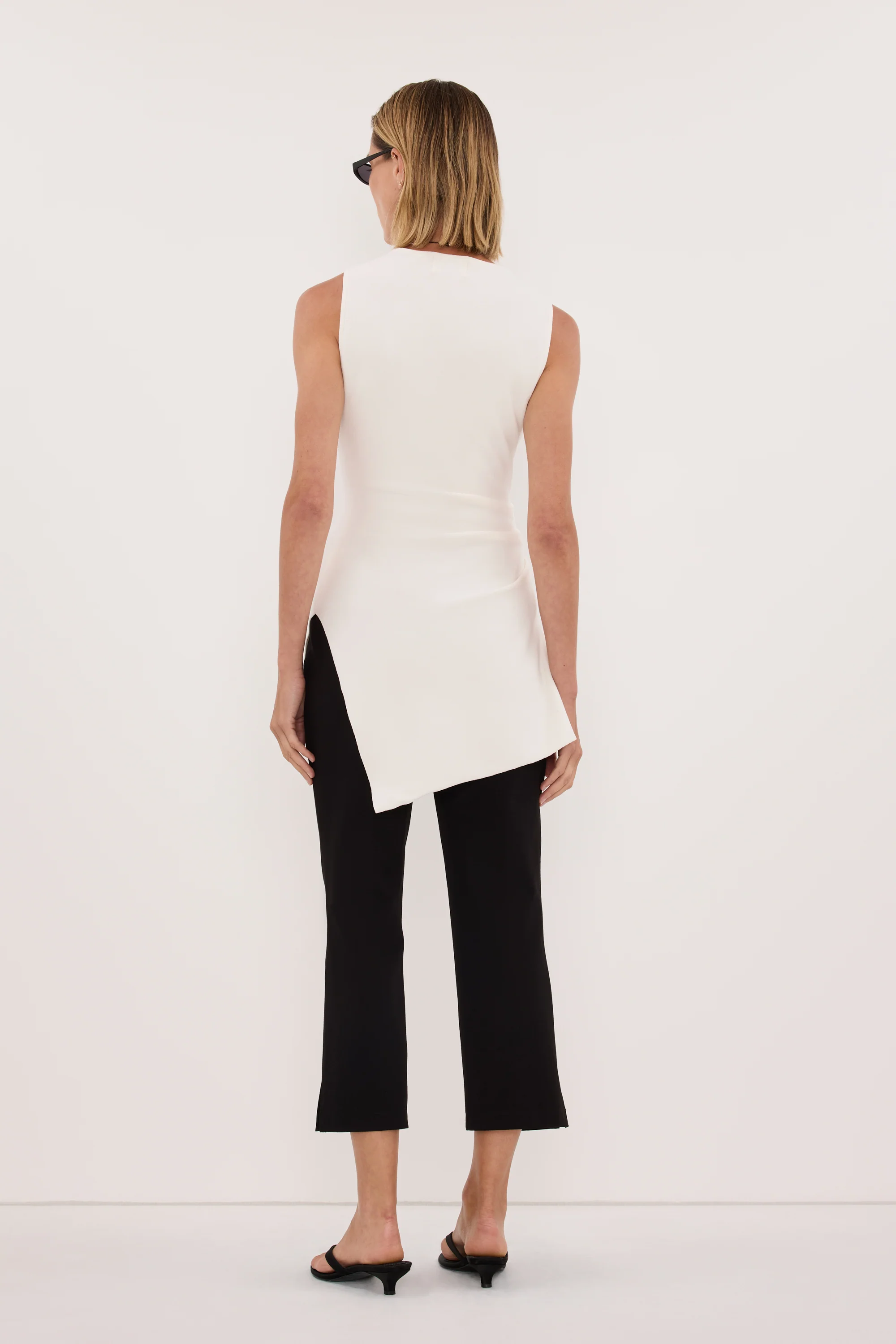 CLEO WHITE SLEEVELESS LONGLINE KNIT TOP - Image 9