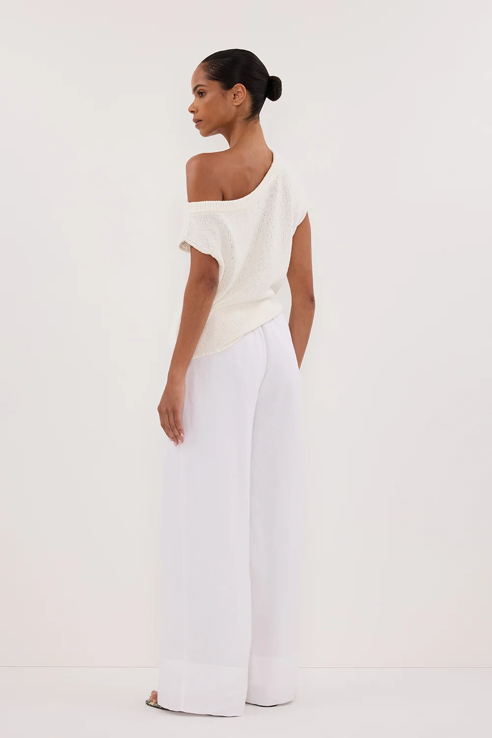 GINA WHITE LINEN ELASTIC WAIST PANT - Image 4
