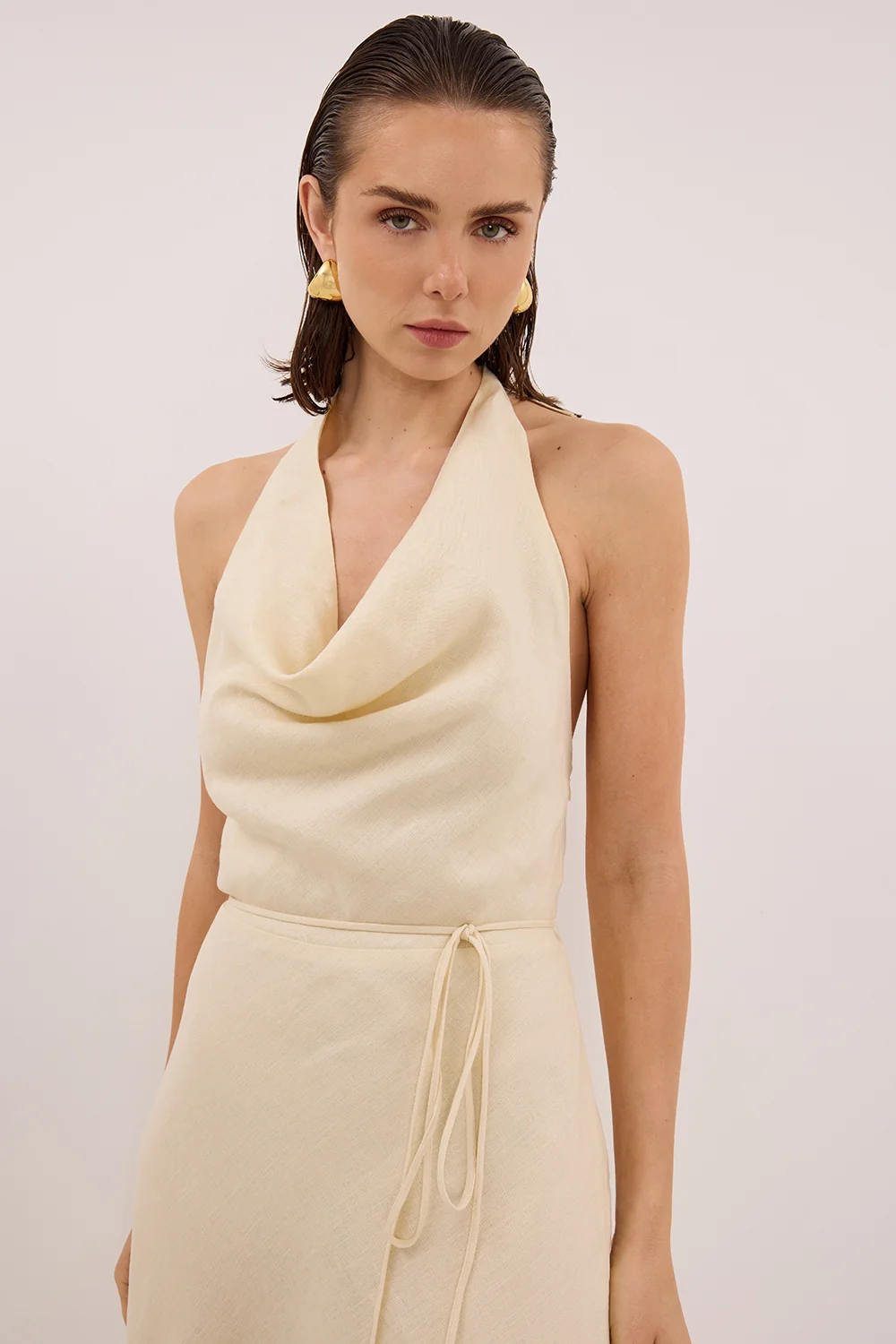 HAYLEE STRAW SLEEVELESS LINEN COWL MIDI DRESS - Image 5