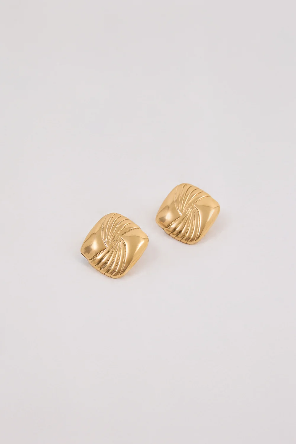 HEAVEN MAYHEM TABI EARRING GOLD - Image 3