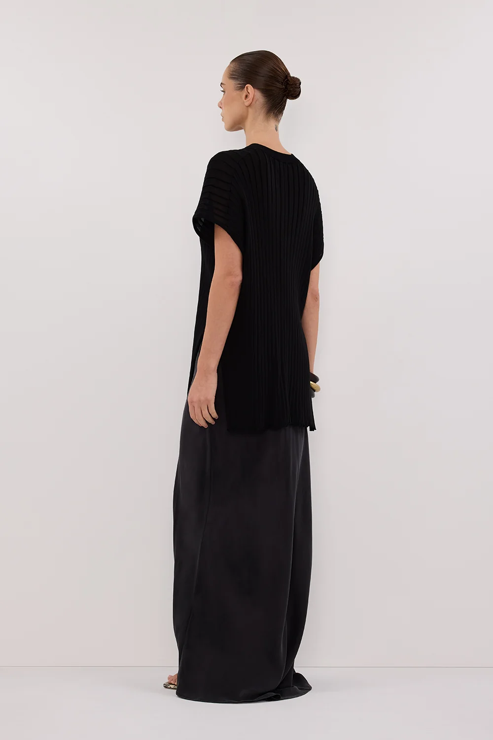 JADE BLACK SLEEVELESS KNIT TOP - Image 4