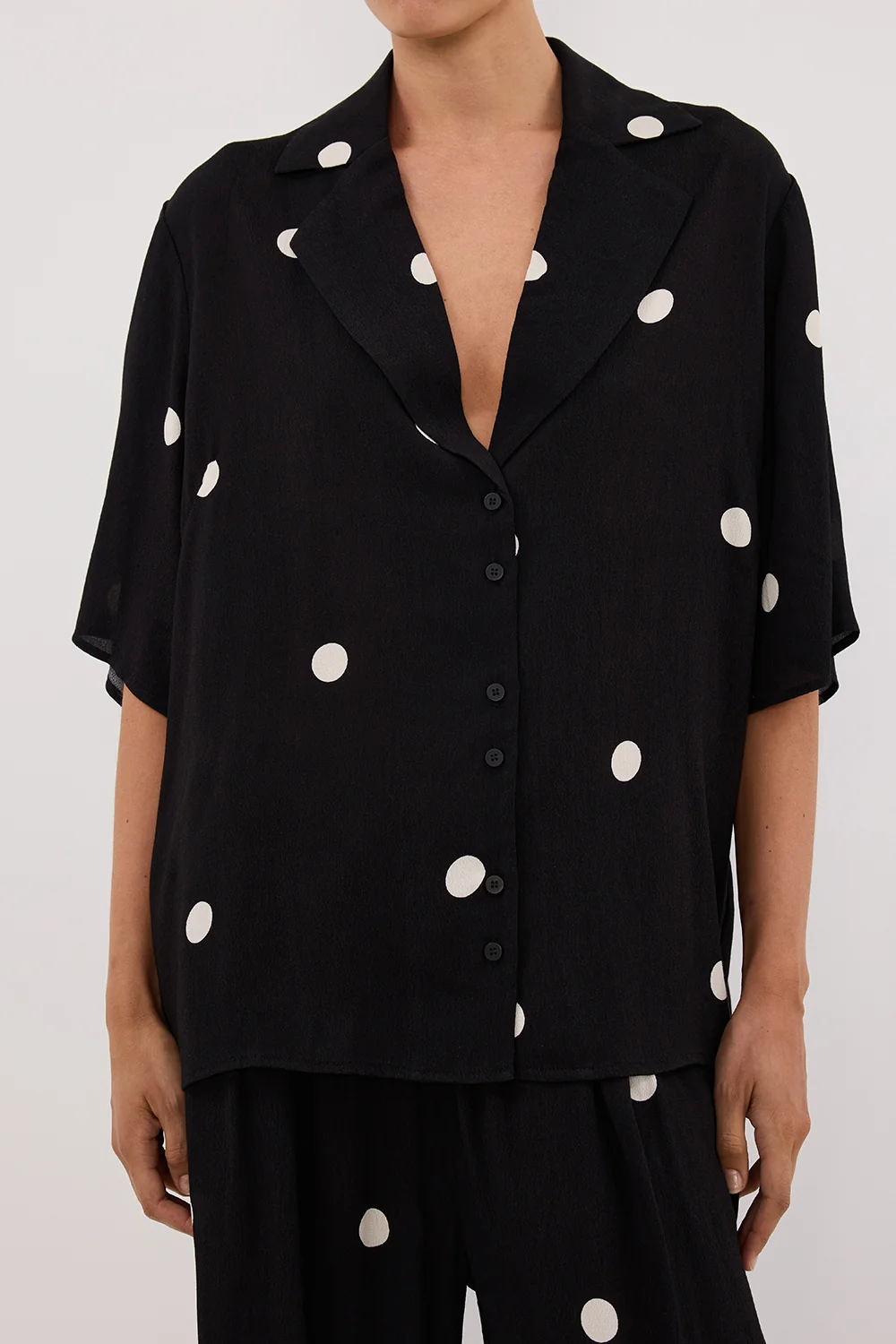LAURA SPOT SHORT SLEEVE SHIRT - Image 5