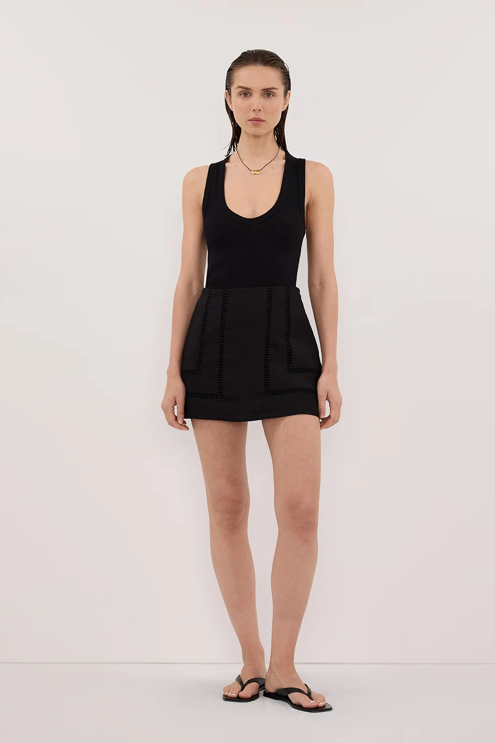 LINDSAY BLACK LINEN SKORT