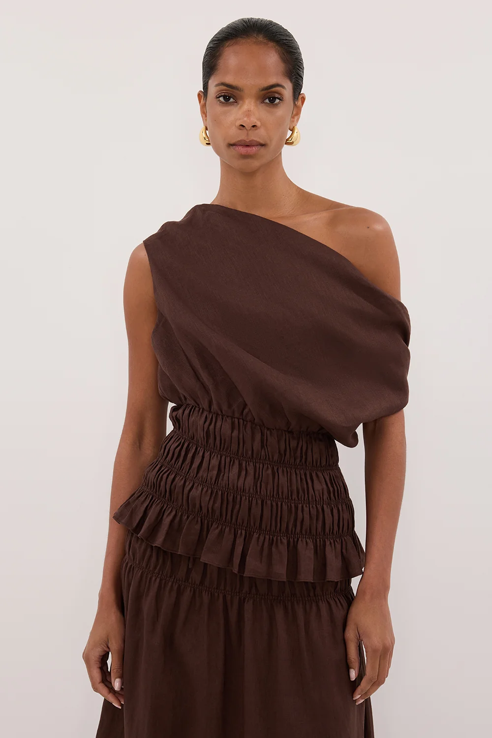 MAIA COCOA SLEEVELESS LINEN SHIRRED TOP - Image 2