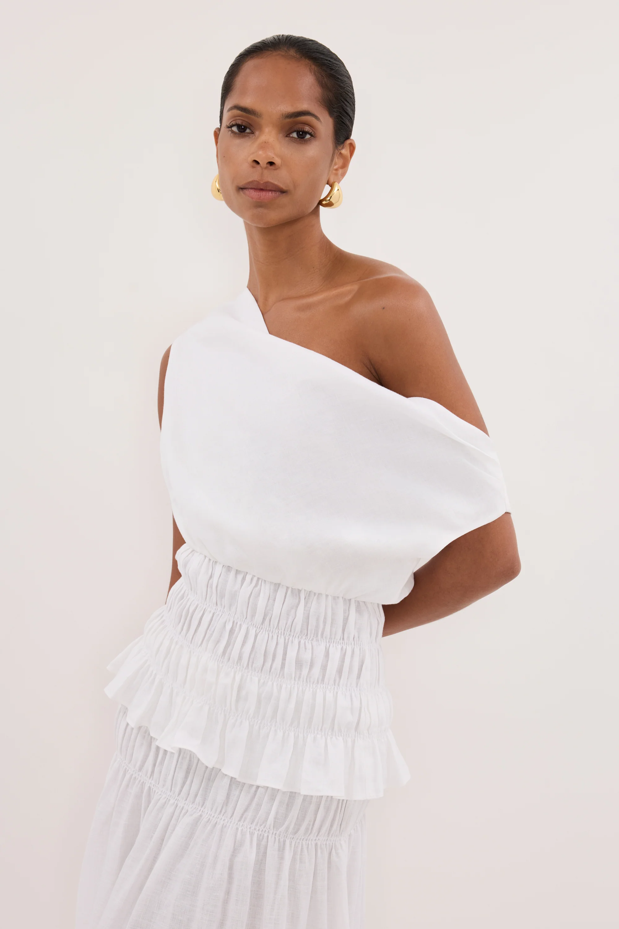 MAIA WHITE SLEEVELESS LINEN SHIRRED TOP - Image 2