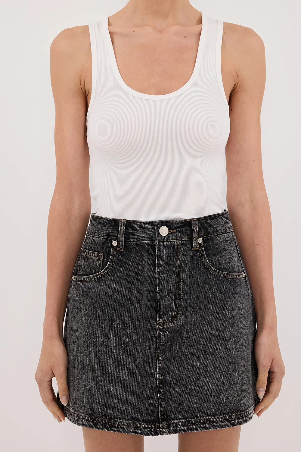 MASON WASHED BLACK DENIM MINI SKIRT - Image 5