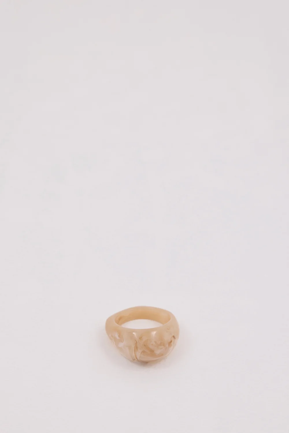 NOAH THE LABEL CREAM CHUNKY RESIN RING