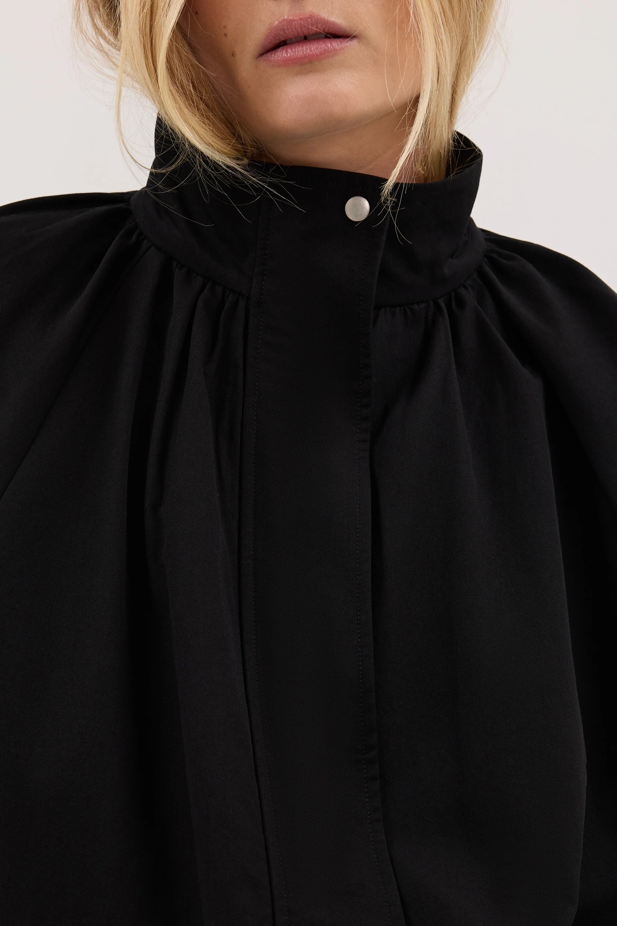 OAKLEE BLACK BATWING LIGHTWEIGHT JACKET - Image 4