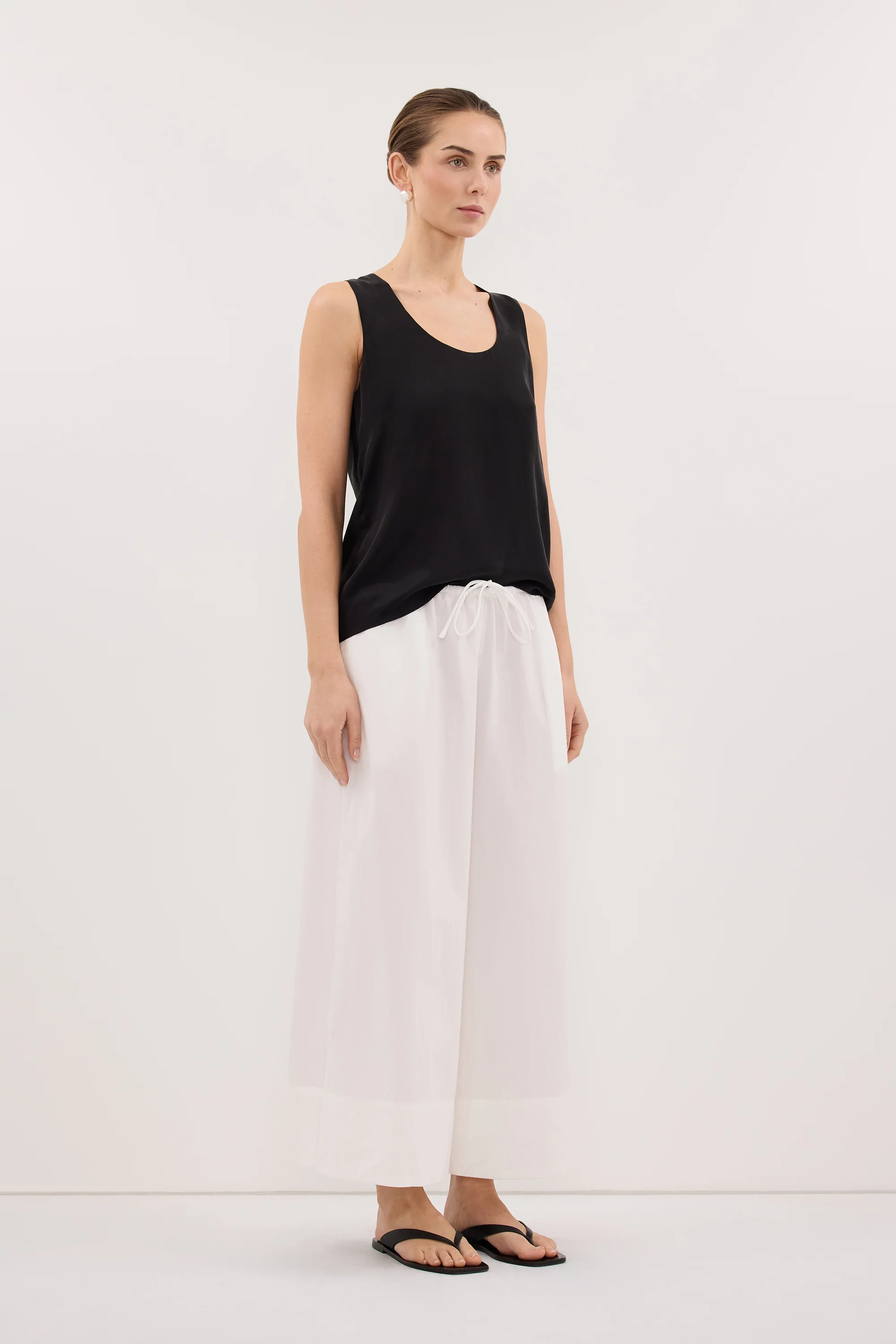 OLIVRA WHITE COTTON CROPPED PANT - Image 3