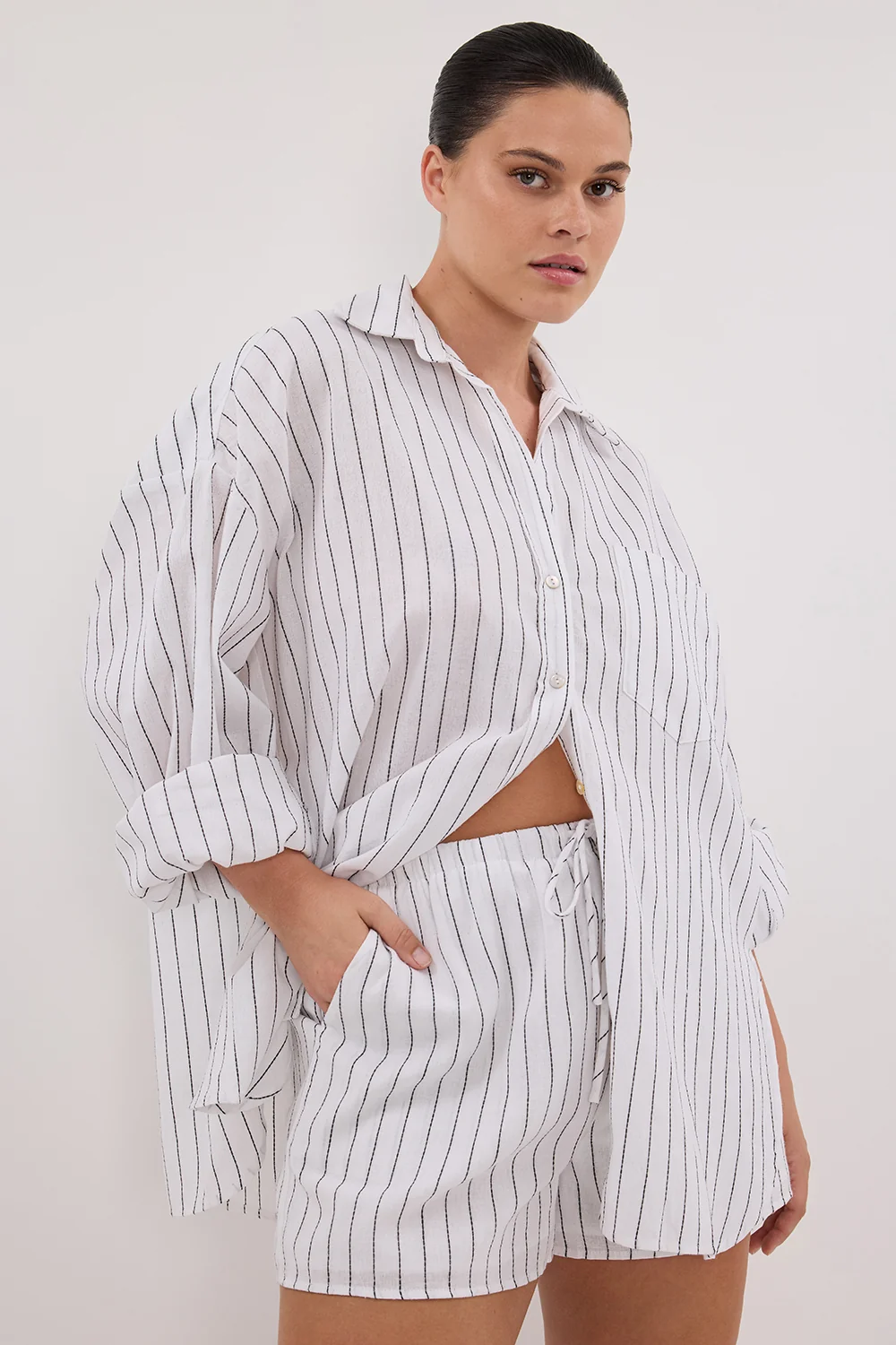 OLLIE WHITE STRIPE SHORT - Image 9
