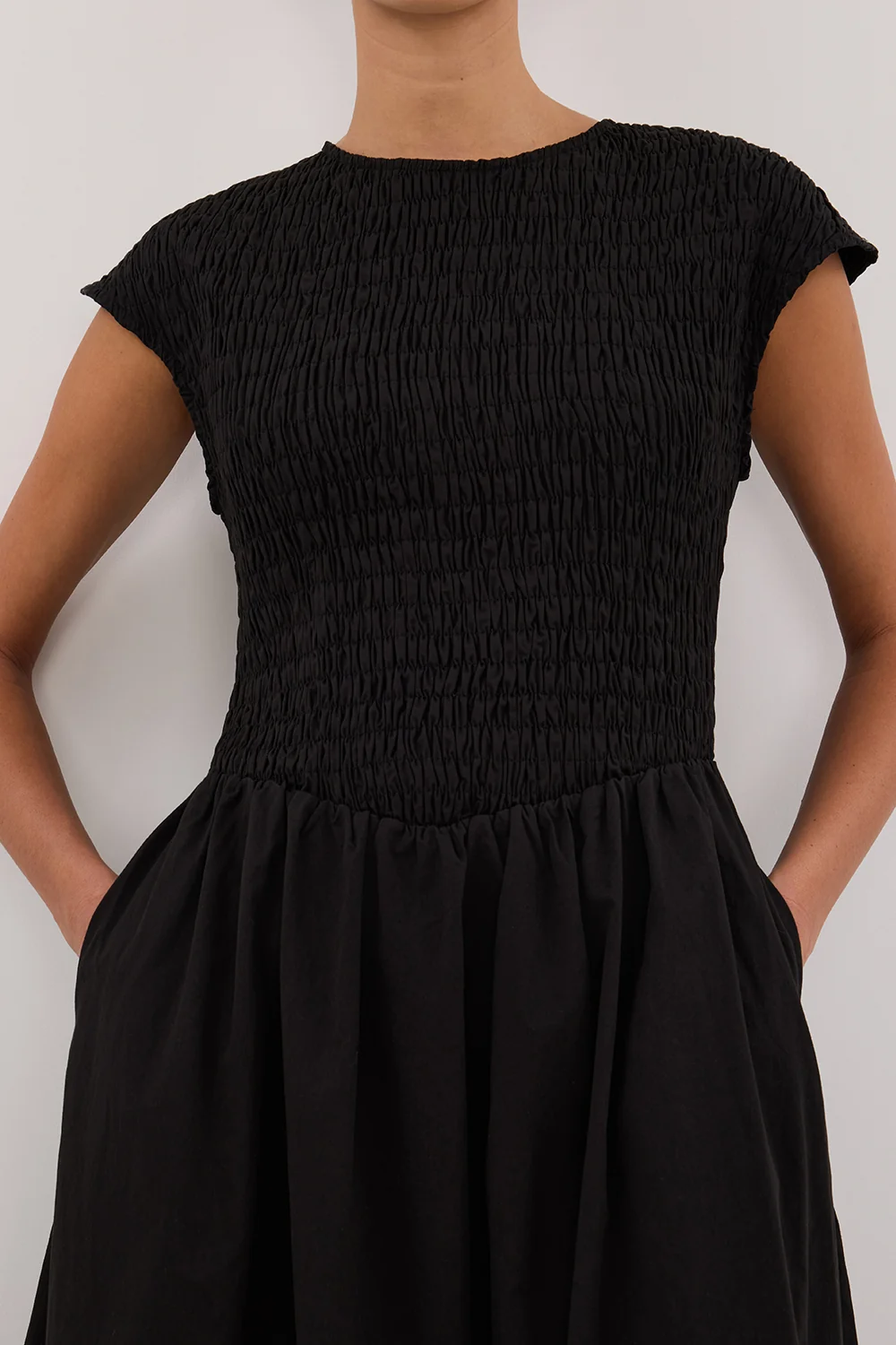 ROMA BLACK CAP SLEEVE MIDI DRESS - Image 5