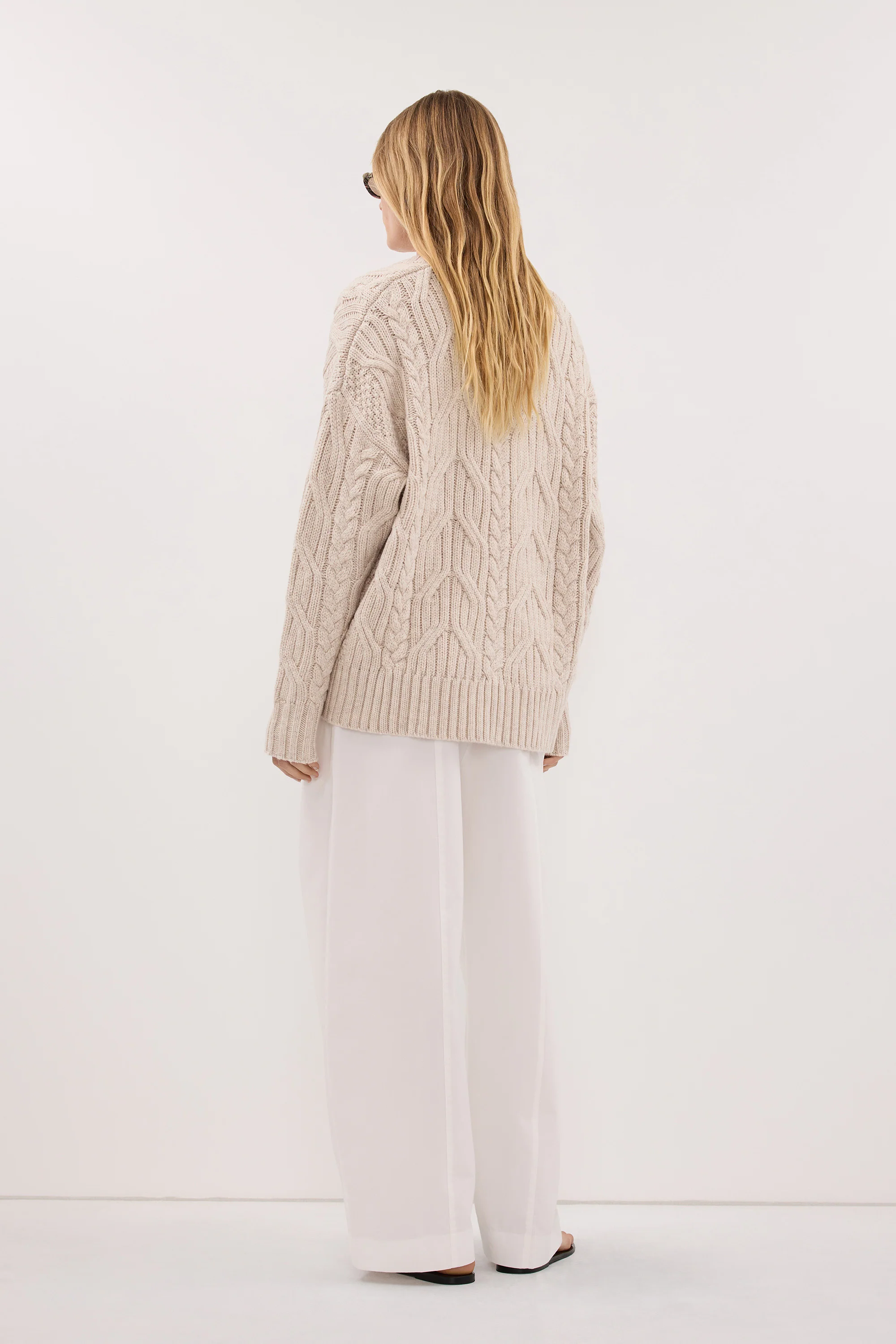 ROSE CHALK CABLE KNIT SWEATER - Image 4