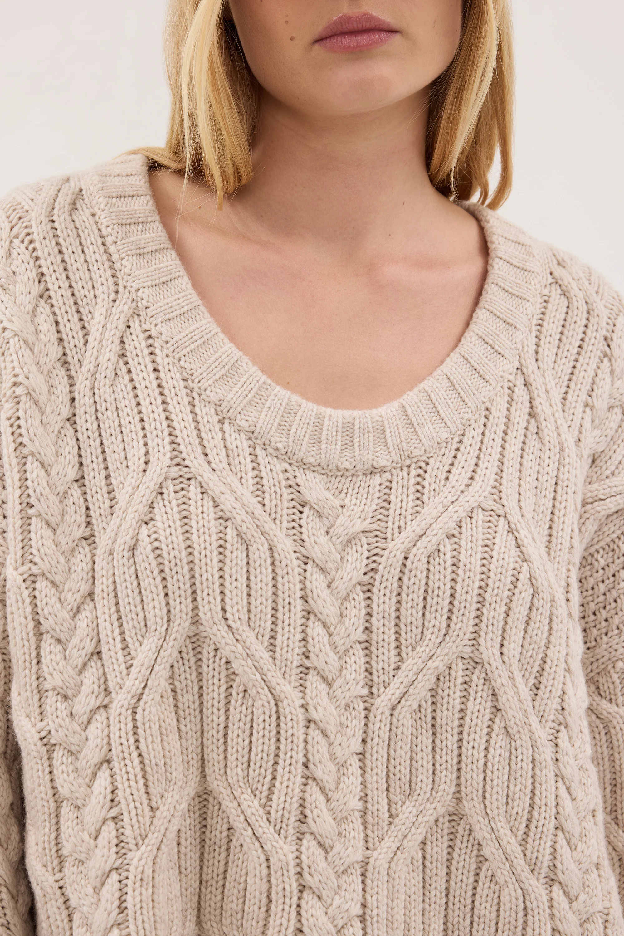 ROSE CHALK CABLE KNIT SWEATER - Image 5