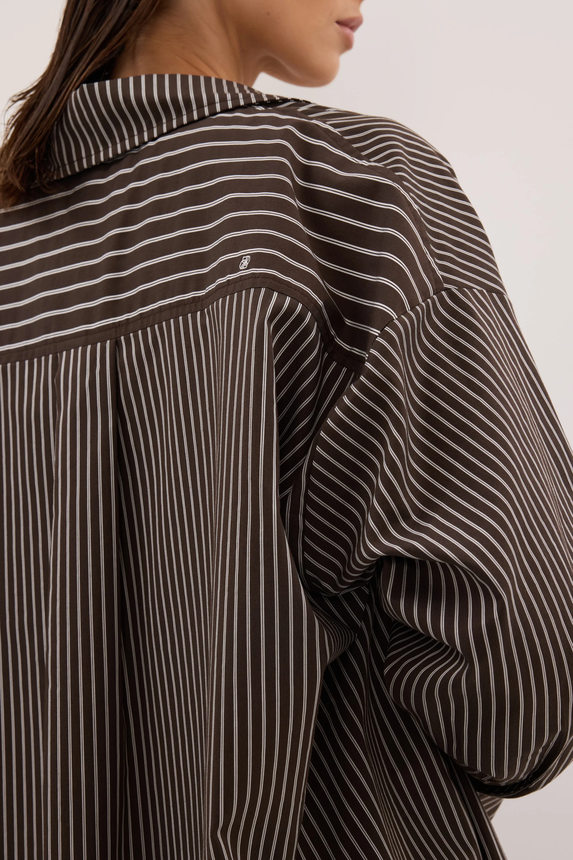 SABLE OVERSIZED BITTER CHOC SILK BLEND SHIRT - Image 5
