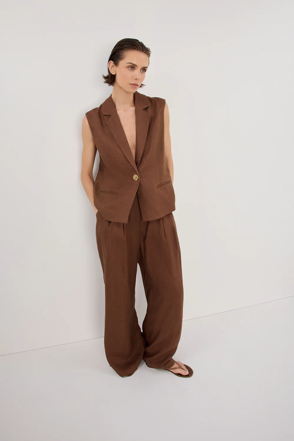 SELAH FONDANT LINEN SLEEVELESS VEST - Image 5