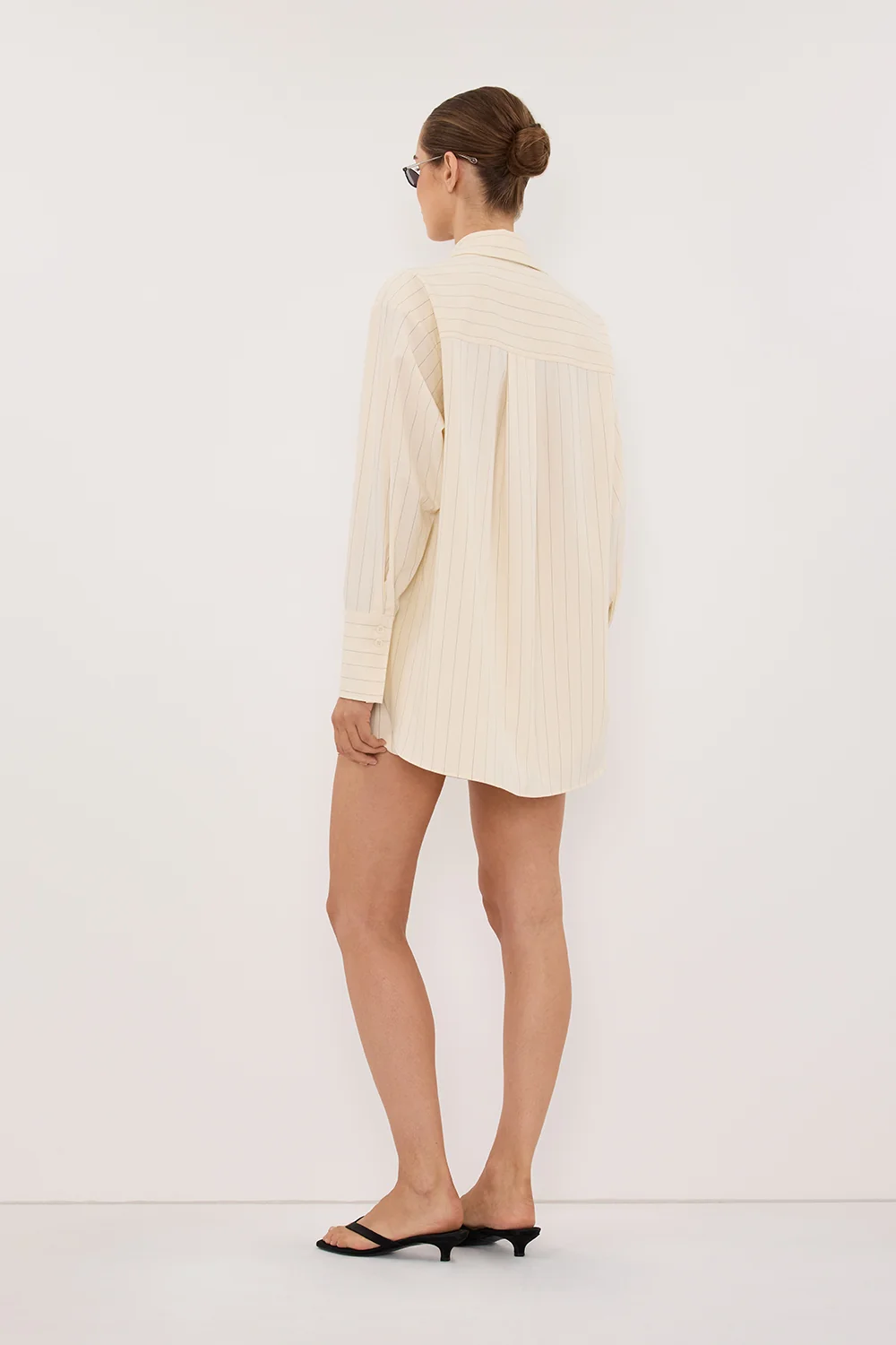 SIAN CREAM PINSTRIPE ELASTIC SHORT - Image 3