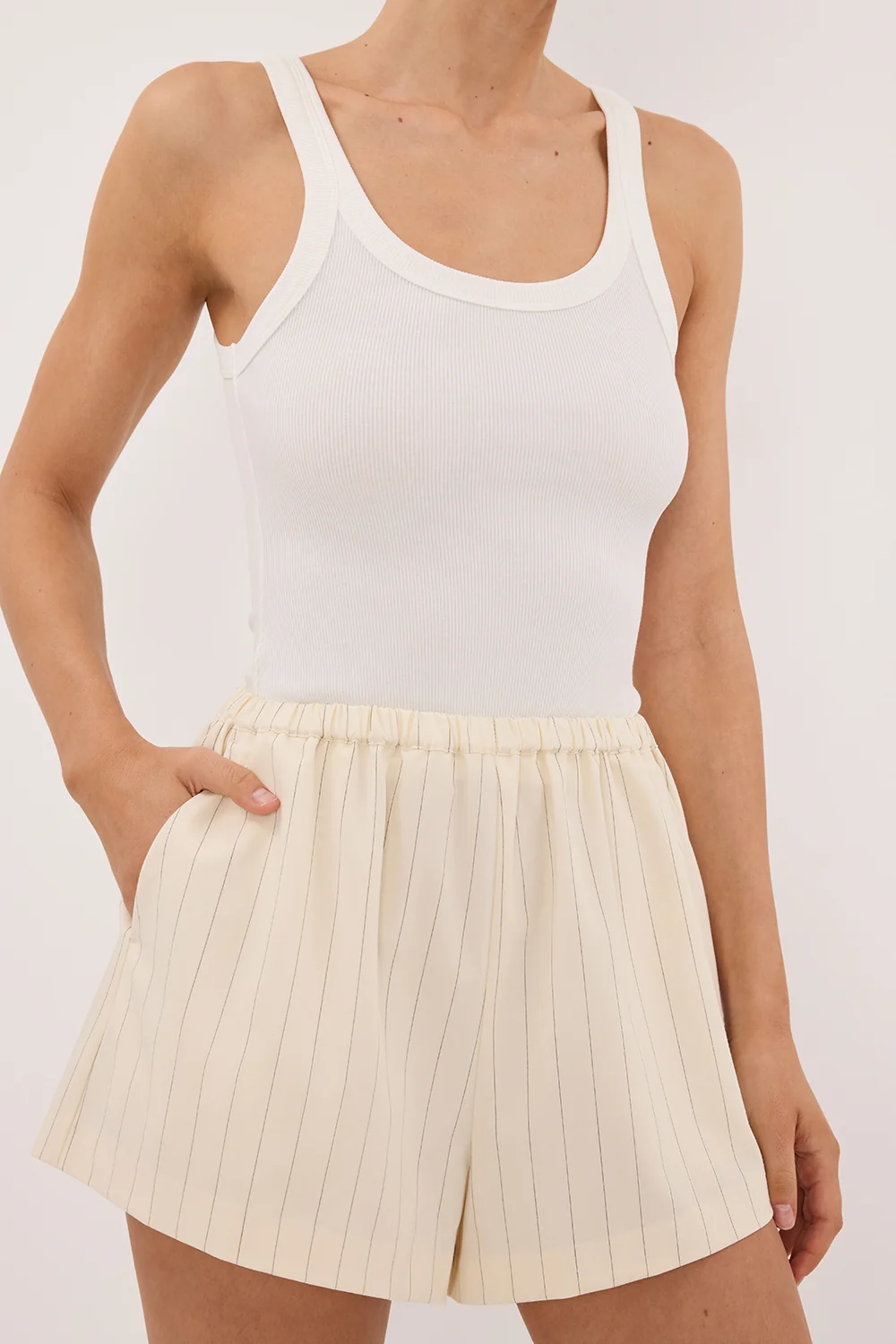 SIAN CREAM PINSTRIPE ELASTIC SHORT - Image 4