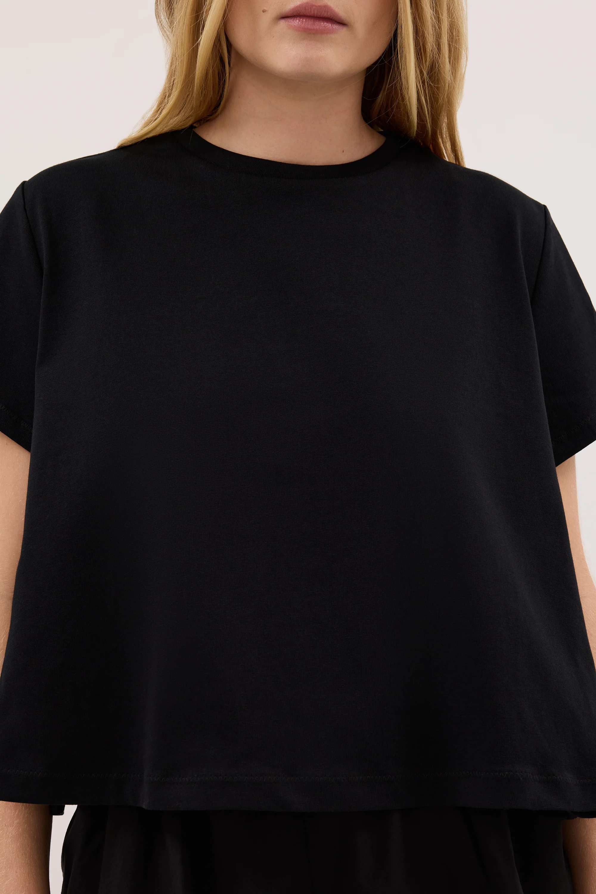 TATUM BLACK SHORT SLEEVE COTTON TEE - Image 5