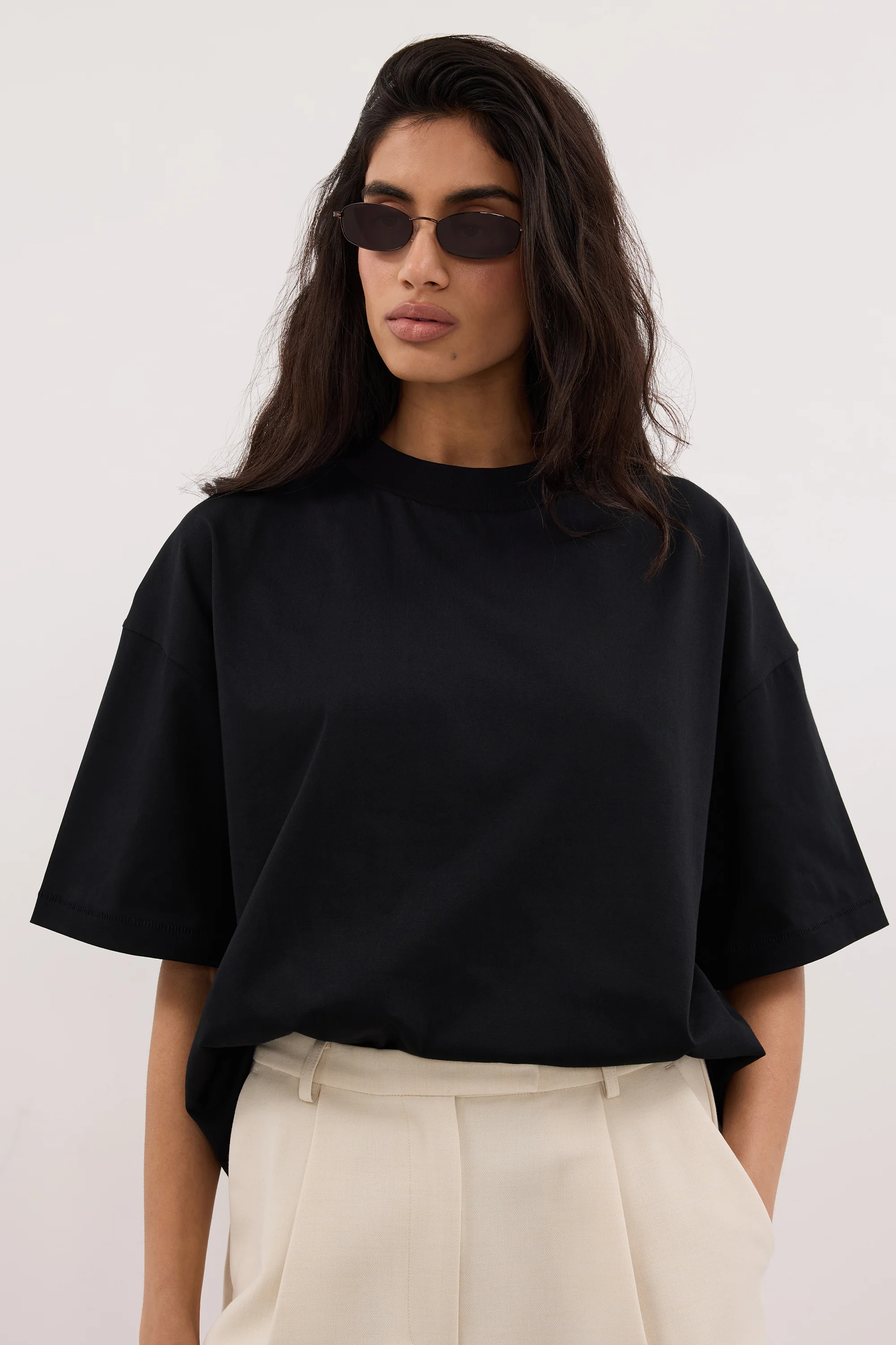 TYRA BLACK BOYFRIEND TEE - Image 2