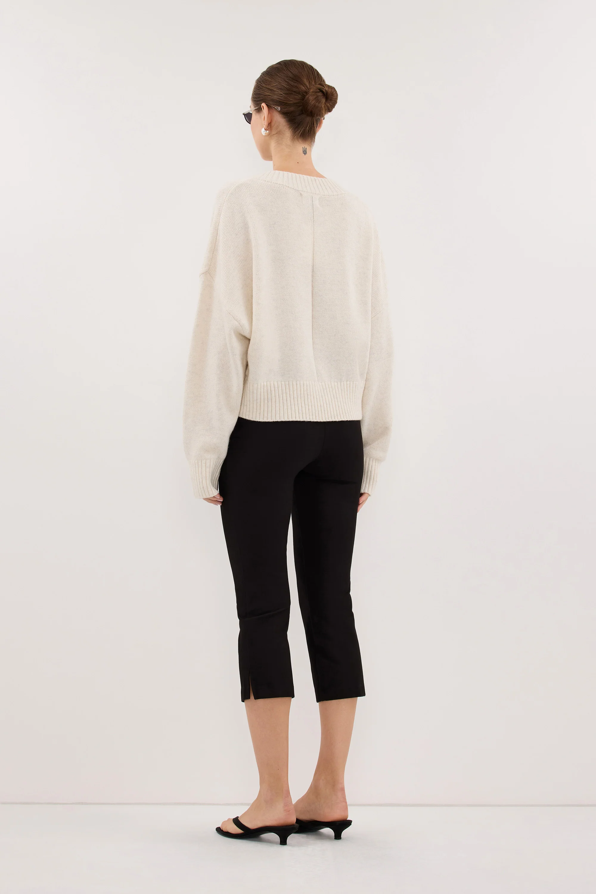 ZELLA IVORY V NECK KNIT JUMPER - Image 3