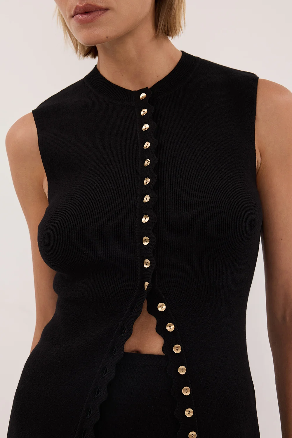 ZOE BLACK SCALLOPED KNIT VEST - Image 4